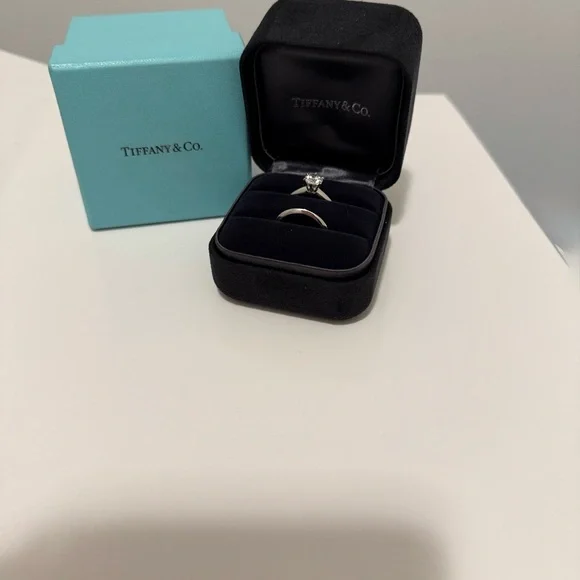 Tiffany & Co. Silver Ring with Sparkling Gemstone - Picture 3 of 13